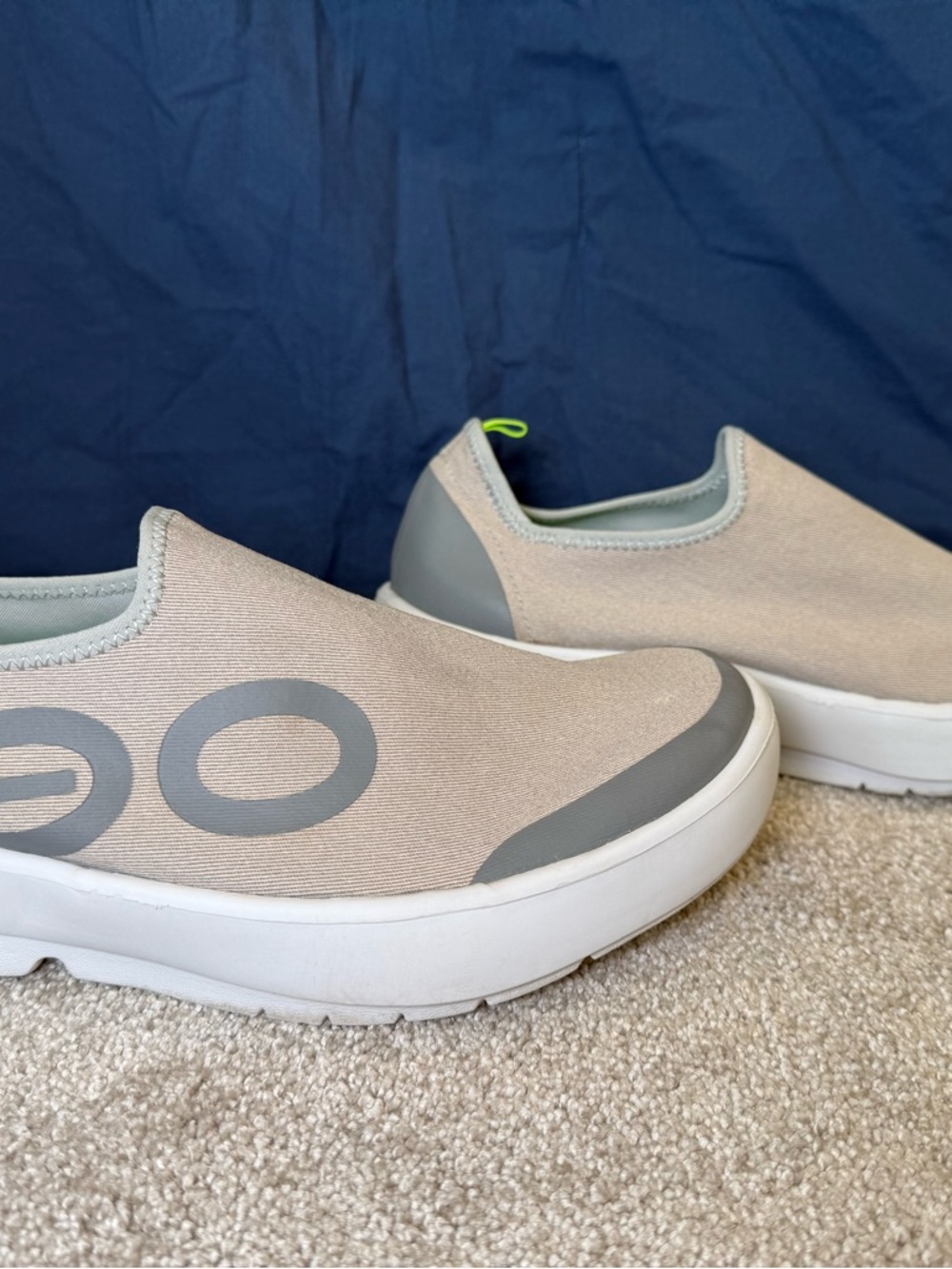 OOFOS Slip On Shoes Mens 9 EU 42 Gray Comfort Recovery Sneakers Lightweight - Picture 3 of 6